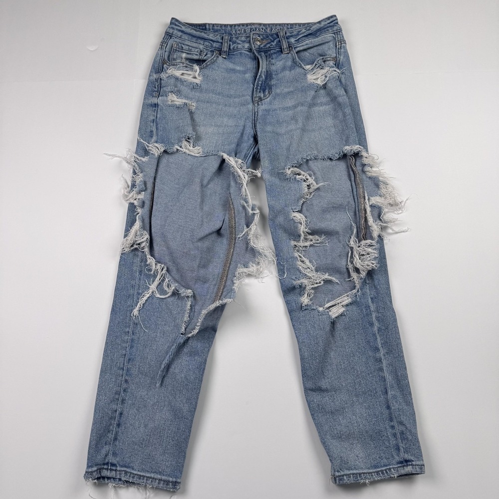 American Eagle Jeans Womens 4 (26x24) Short Mom Jean Distressed High Rise